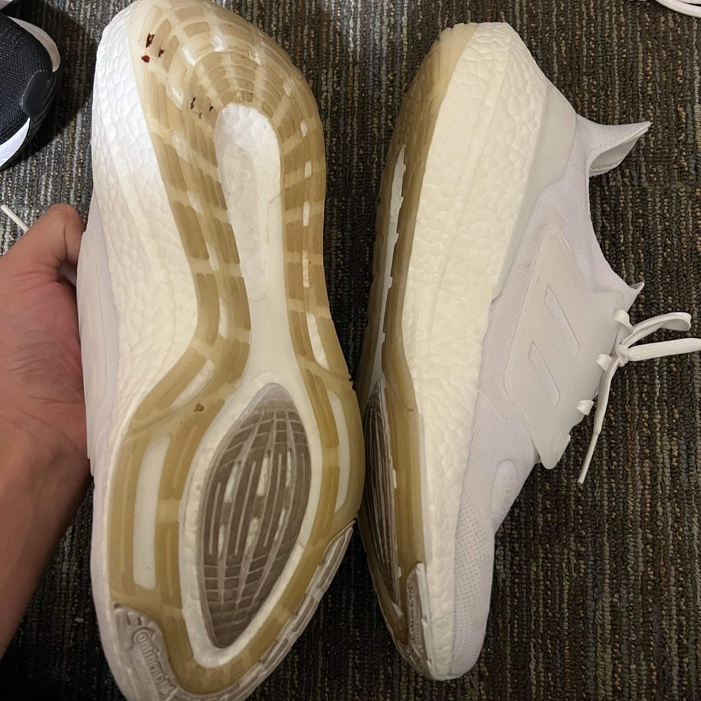 UltraBoost 22 - Picture 2 of 3